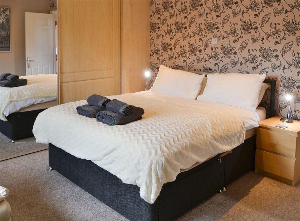 Relaxing en-suite master bedroom at Hawthorne House in Amble, near Warkworth, Northumberland