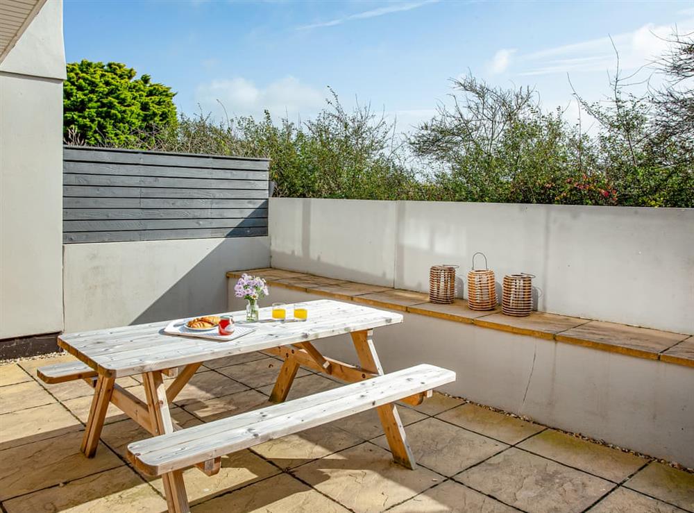 Sitting-out-area at Hawthorne House in Watergate Bay, Cornwall