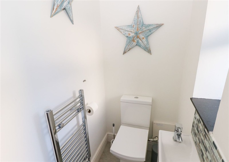 Bathroom at Hawthorns, Scurlage