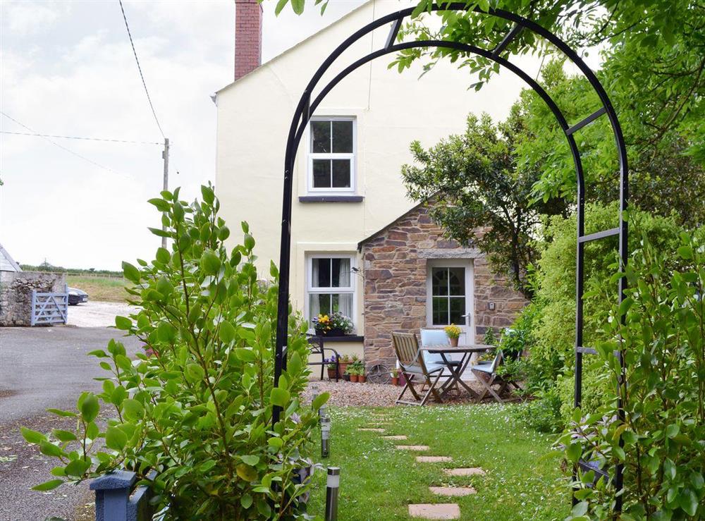 Garden-fronted holiday home at Hay Cottage in St Austell, S. Cornwall., Great Britain