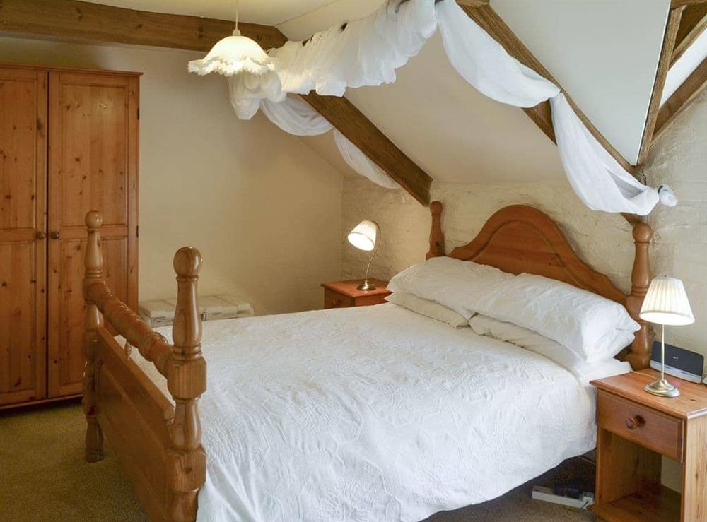 Relaxing double bedroom at Haybarn in Fowey, Cornwall