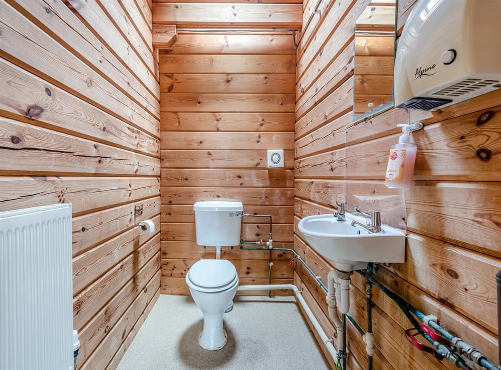 Facilities (photo 4) at Hayloft in Blandford Forum, Dorset