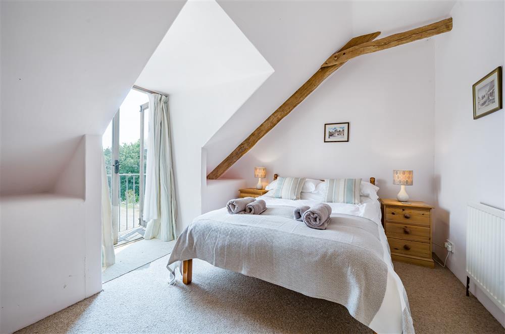 The first floor 4’6 double bedroom with its Juliet balcony at Hayloft Cottage, Totnes