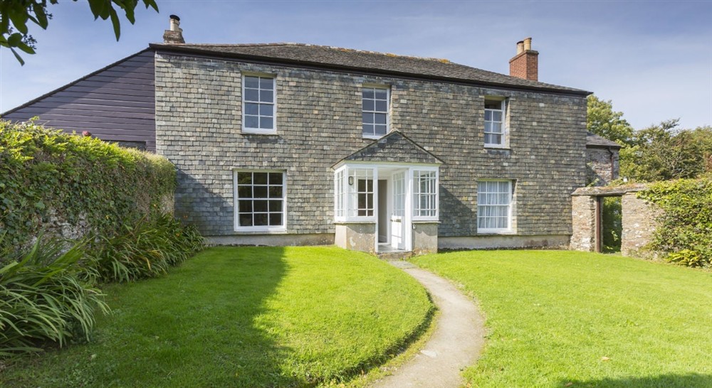 The exterior of The Farm House, Lanteglos-by-Fowey, Cornwall at Hayrick in Lanteglos-by-fowey, Cornwall