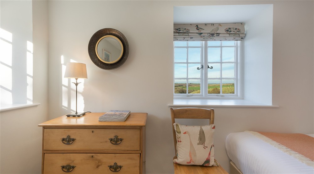 The twin bedroom (photo 2) at Hayrick in Lanteglos-by-fowey, Cornwall