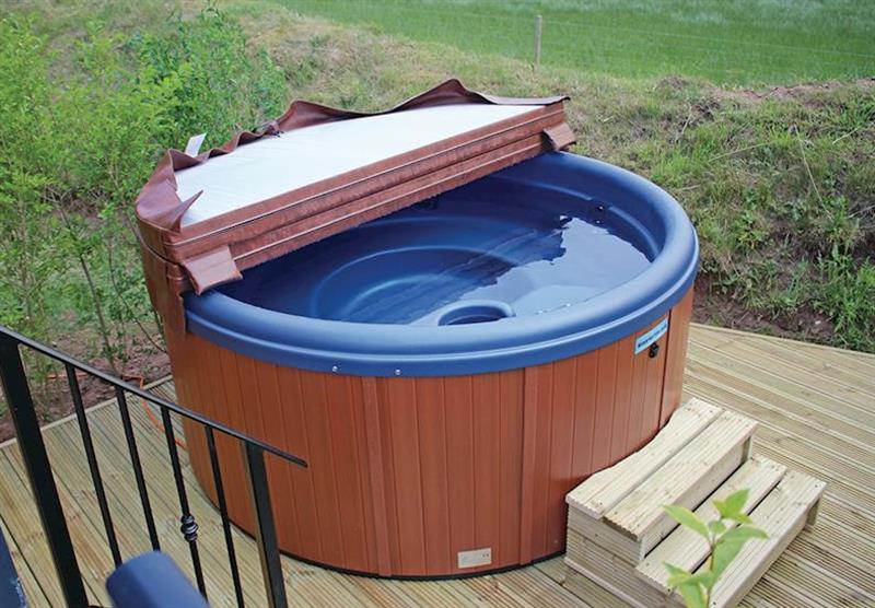 Lakeview Pod VIP has its own outdoor hot tub at Haywood Oaks Golf and Country Club in Oxton, Nottinghamshire