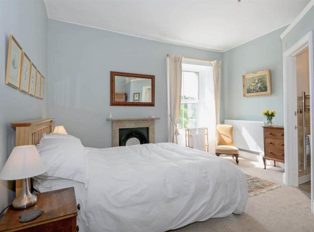 Beautiful double bedroom with en-suite at Hazel Grove House in Near Kirkby Lonsdale, Lancashire