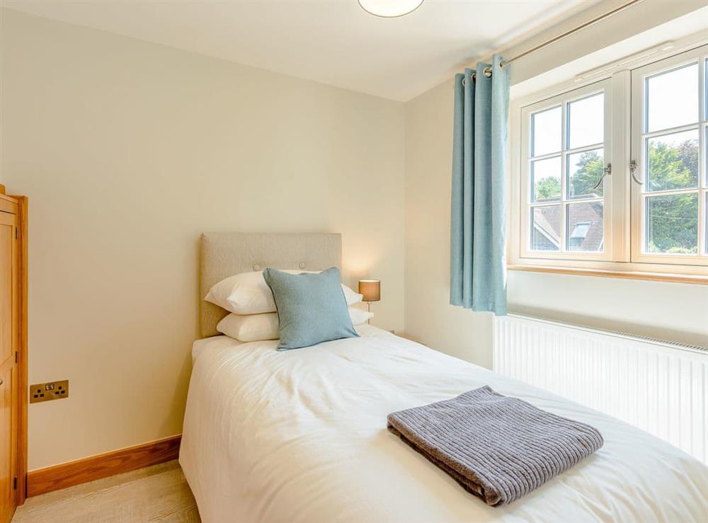 Cosy single bedroom at Buttercup Cottage, 
