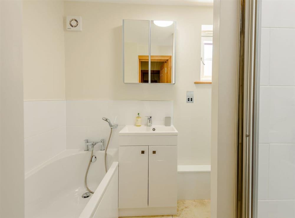Family bathroom at Buttercup Cottage, 