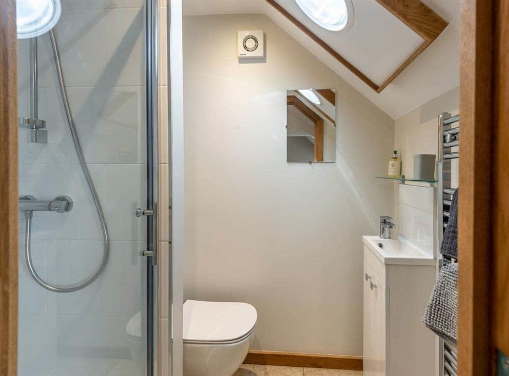 En-suite shower room at Dogwood Cottage, 