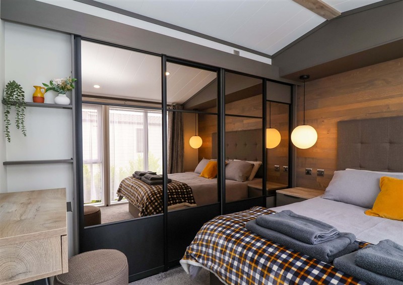 One of the 2 bedrooms (photo 2) at Hazelnut Lodge, Chipping Norton