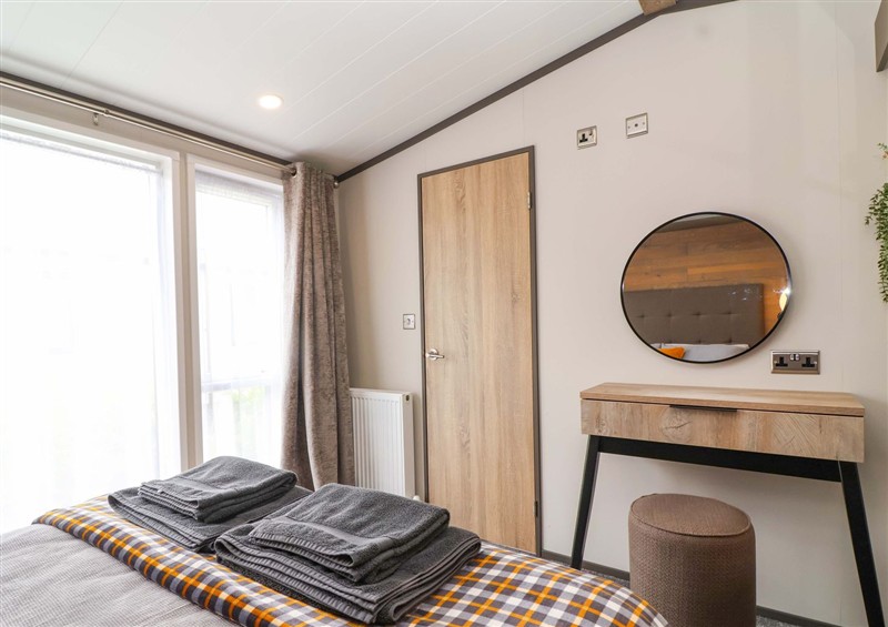 One of the 2 bedrooms at Hazelnut Lodge, Chipping Norton