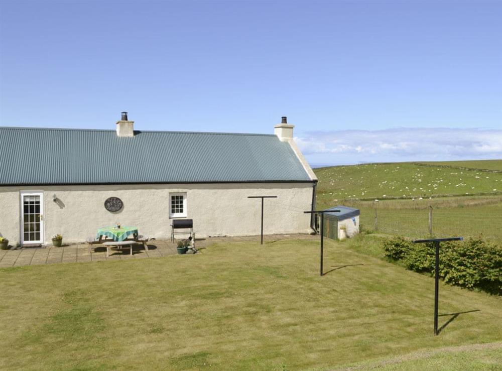 Single-storey holiday home with lawned gardens at Hazels Cottage in Tangy, near Campbeltown, Argyll and Bute, Scotland