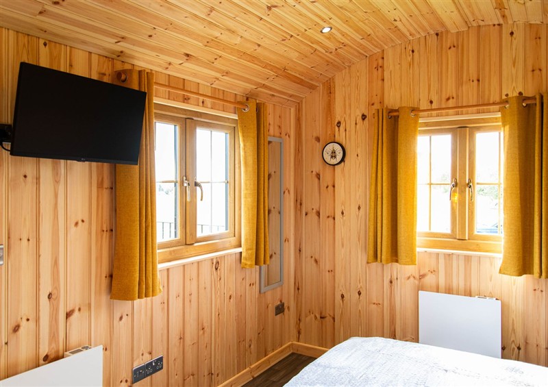 This is the bedroom at Head For the Hills Glamping - Skylark Shepherds Hut, Llandeilo