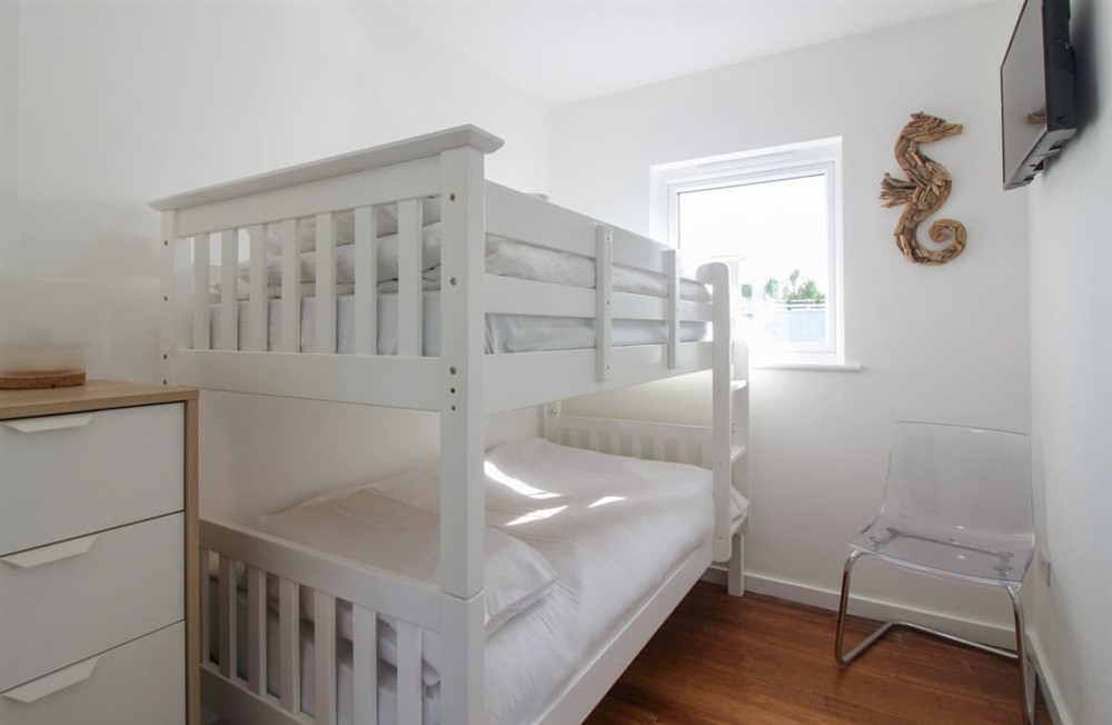 Bunk bedroom at Headland Studio in Bude, Cornwall