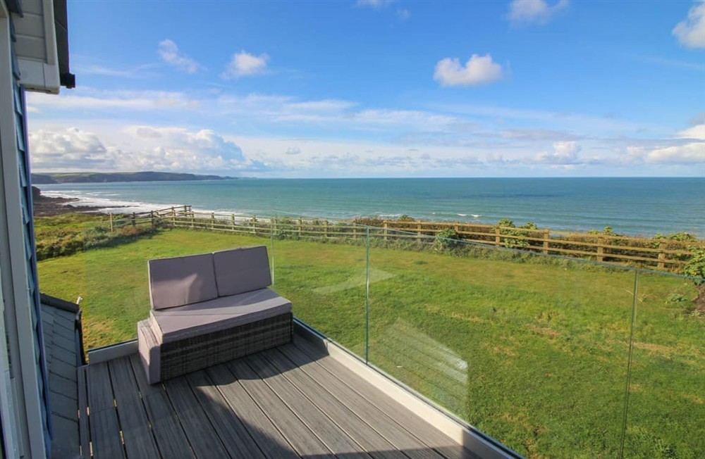 Decking (photo 2) at Headland Studio in Bude, Cornwall
