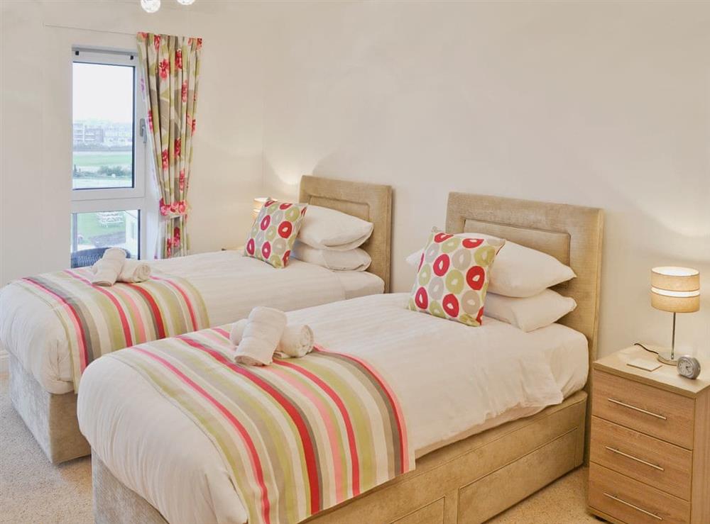 Twin bedroom at Headland View in Newquay, Cornwall