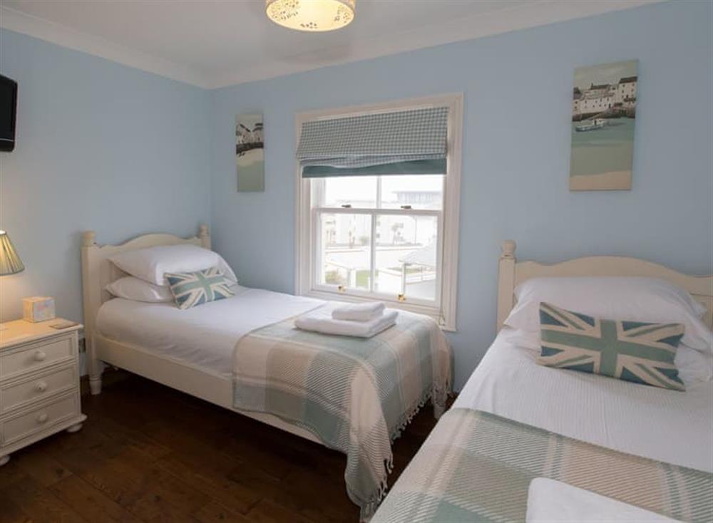 Twin bedroom (photo 3) at Headland Views in Newquay, North Cornwall