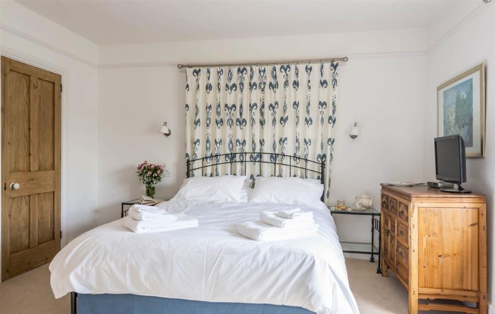 Bedroom with 5’ king size bed and en-suite bathroom at Hearn Lodge, Bishops Lydeard