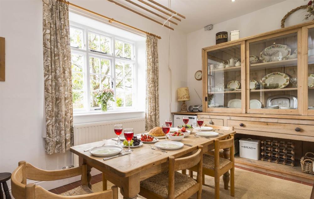 Fully equipped kitchen with dining table seating six guests at Hearn Lodge, Bishops Lydeard