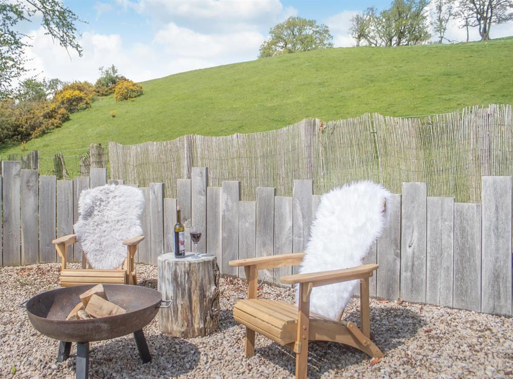 Sitting-out-area at Heartwood Treehouse in Llangyniew, Powys