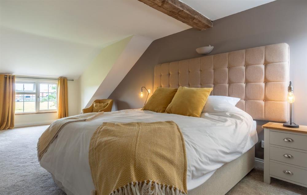 Spacious bedroom with 6’ super-king size zip and link bed at Heath Cottage, Mattishall