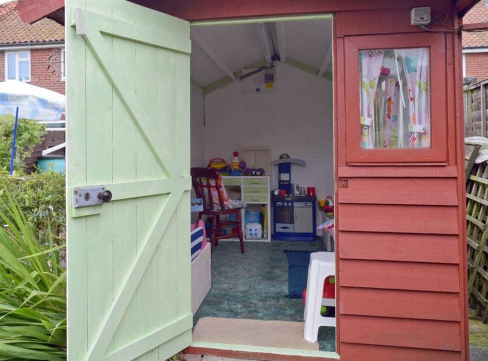 Children’s playhouse in garden at Heath View Cottage in Westleton, Suffolk