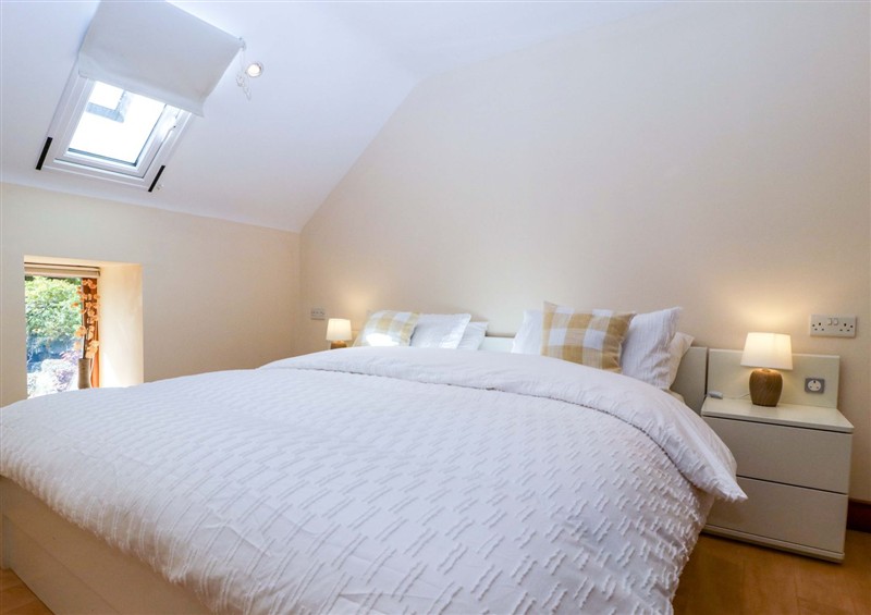 One of the 2 bedrooms (photo 2) at Heathcliffe House, Caslteton near Cardiff