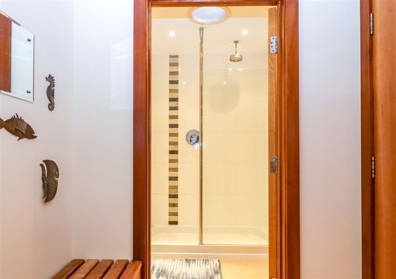 The bathroom (photo 2) at Heathcliffe House, Caslteton near Cardiff