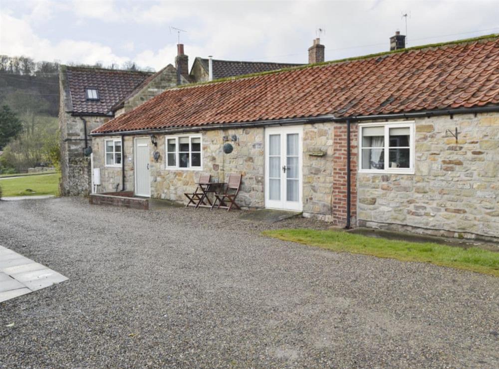 Lovely off-road location at Heather Cottage in Hutton-le-Hole, near Kirkbymoorside, North Yorkshire