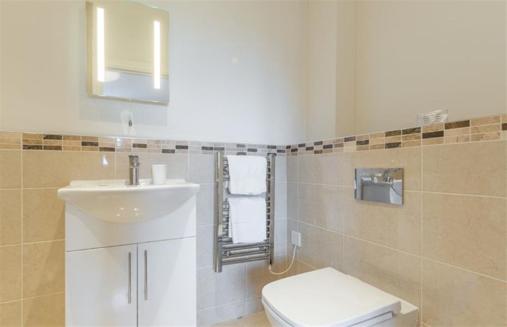 Bedroom two en-suite with shower, wash basin and WC at Heatherbank, St Agnes