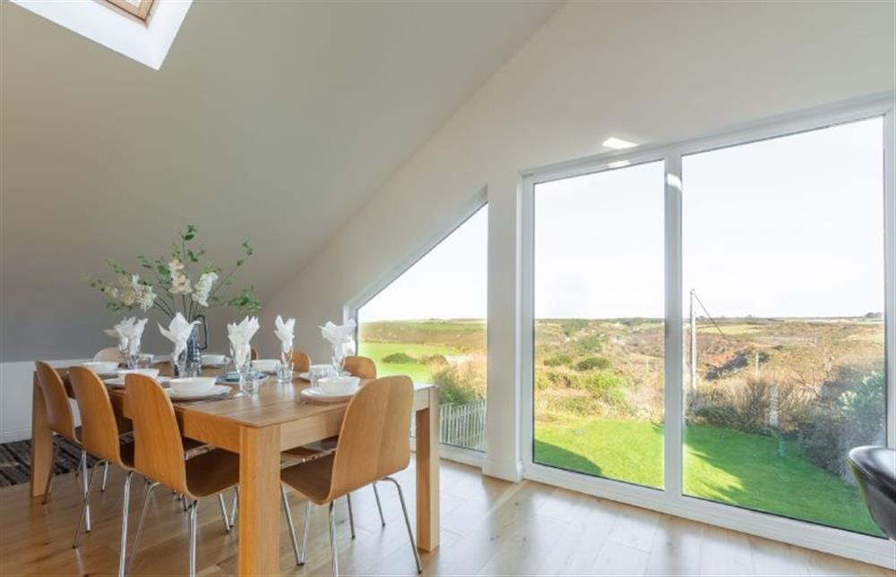 Open plan living area with dining table and seating for nine at Heatherbank, St Agnes