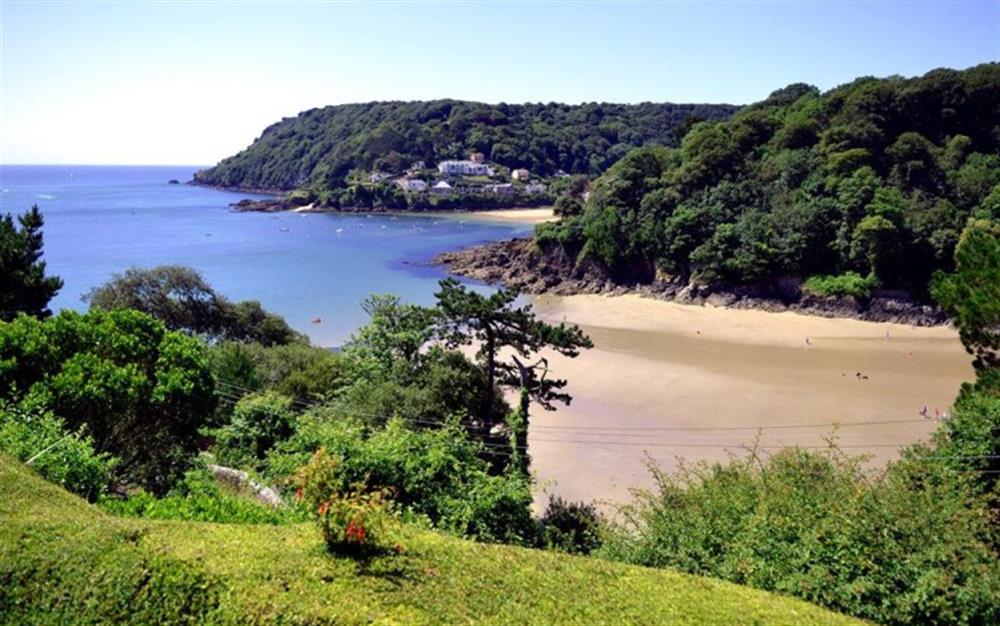 North Sands is a 10 minute walk away at Heatherdale in Salcombe