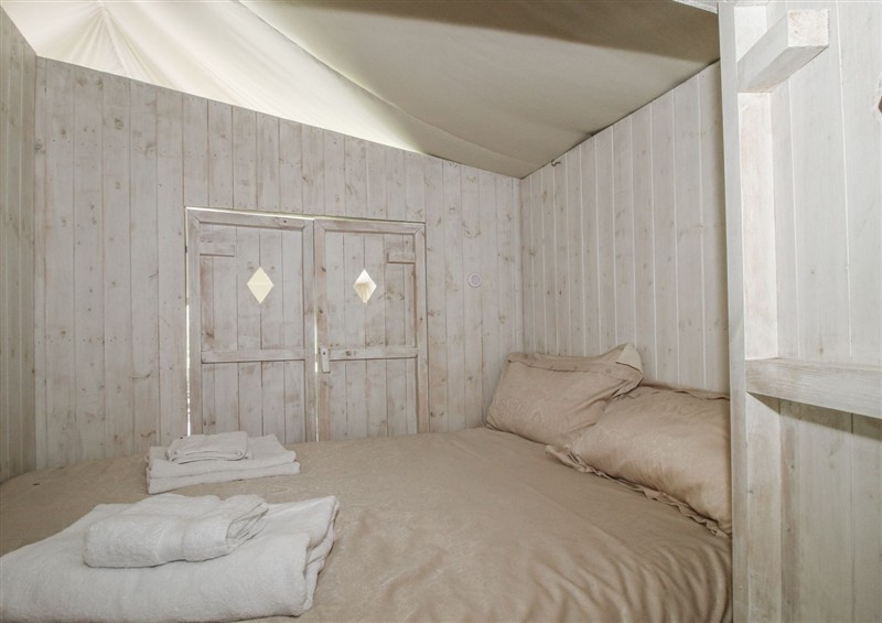 One of the 3 bedrooms (photo 2) at Hedgerow, Bewdley
