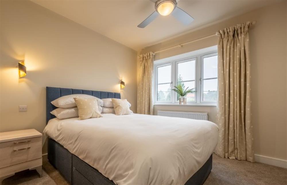 Bedroom two with 5’ king-size bed (photo 2) at Hedgerows, Burnham Market near Kings Lynn