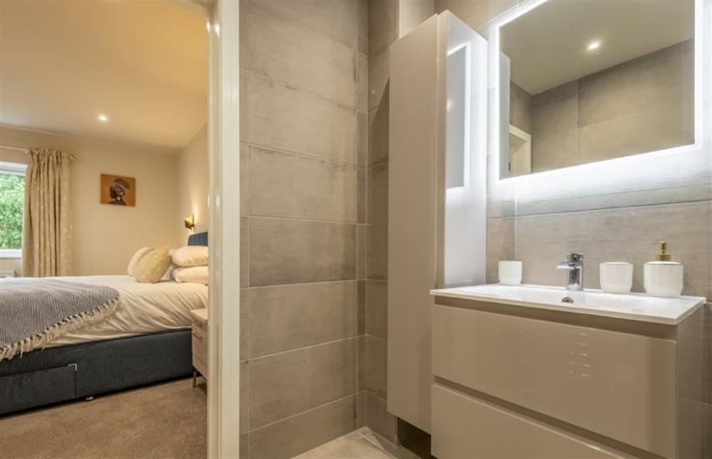 Master bedroom en-suite at Hedgerows, Burnham Market near Kings Lynn