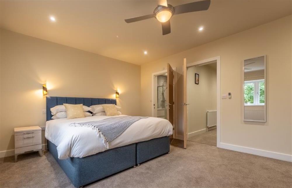 Master bedroom with en-suite shower room at Hedgerows, Burnham Market near Kings Lynn