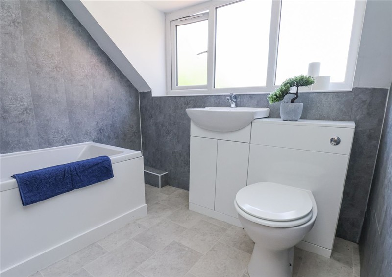 Bathroom at Hemdin Cottage, Thornton Dale