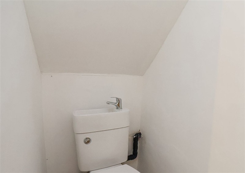 The bathroom at Hemdin Cottage, Thornton Dale