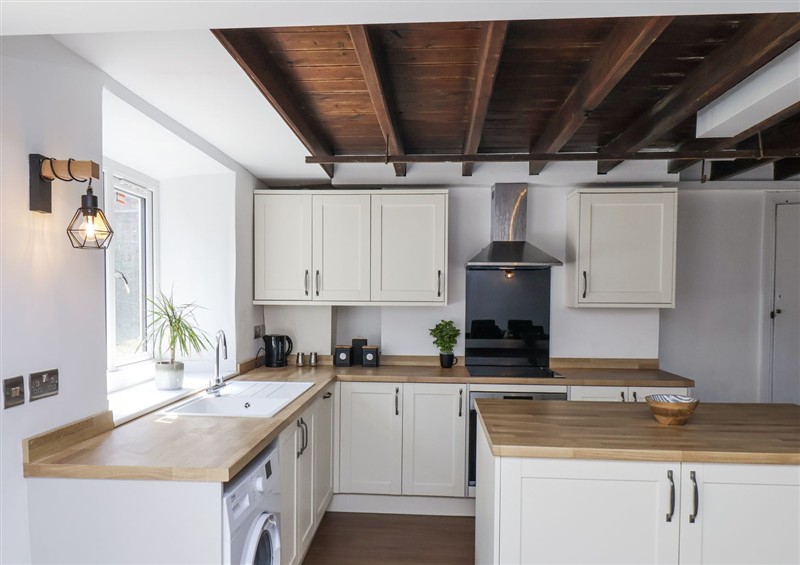 The kitchen (photo 4) at Hemdin Cottage, Thornton Dale