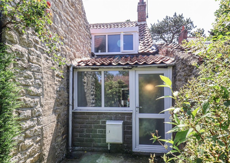 The setting (photo 2) at Hemdin Cottage, Thornton Dale