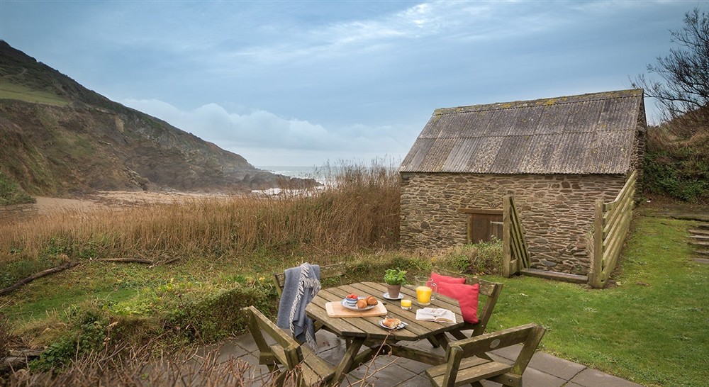 The garden (photo 2) at Hemmick Cottage in Cornwall,