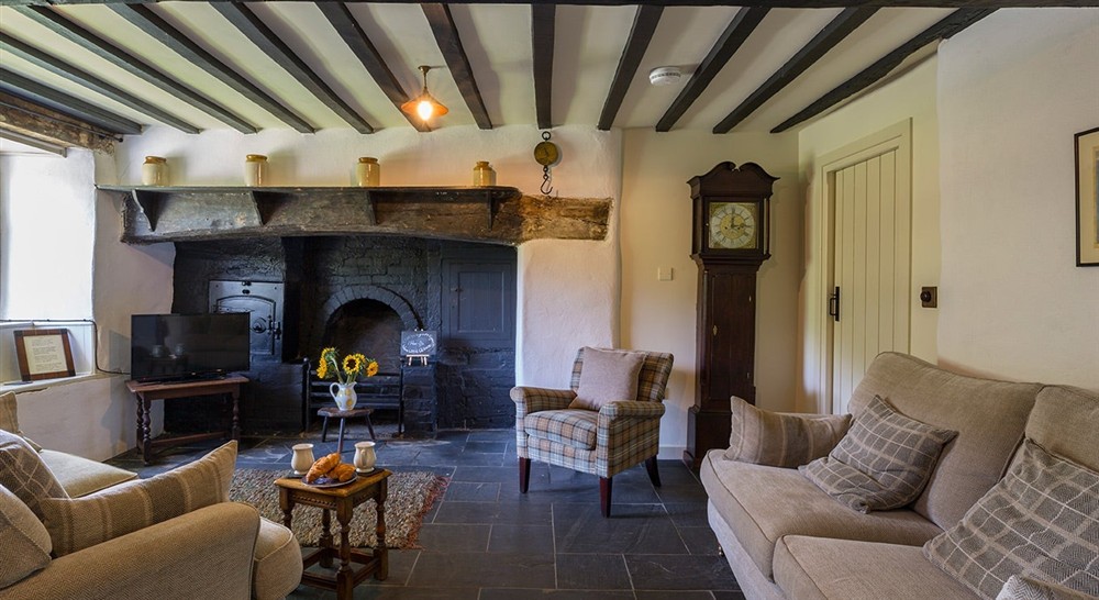 Sitting room (photo 2) at Hen Dy in Beddgelert, Gwynedd