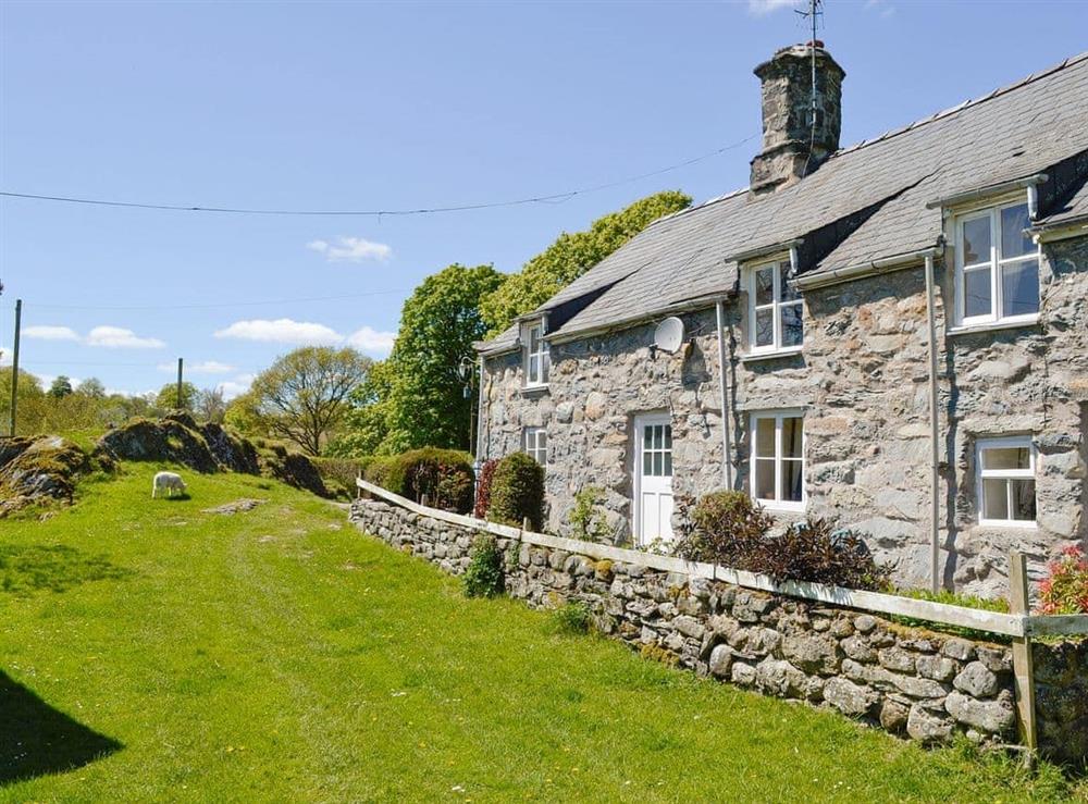 Idyllic country cottage at Hen Hafod in Bala, Gwynedd