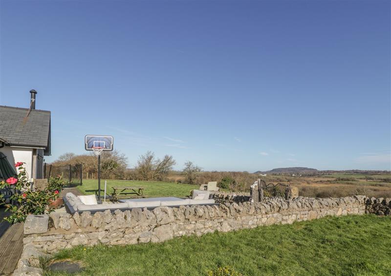 The setting of Hen Hafod (photo 2) at Hen Hafod, Talwrn near Llangefni
