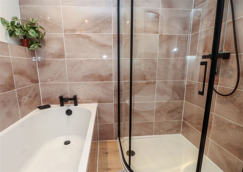 Bathroom at Hen Penmynydd, Llanfwrog near Llanfachraeth