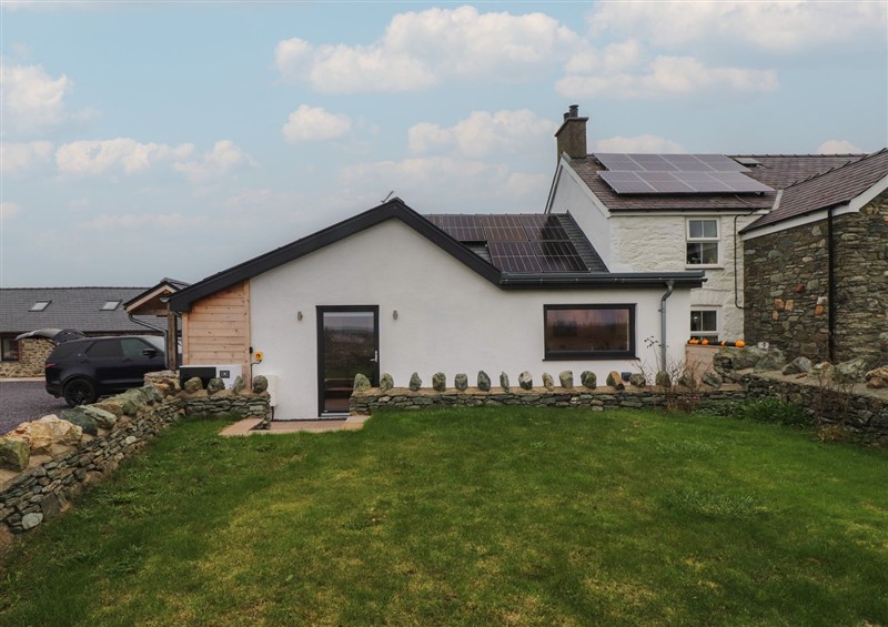 The setting at Hen Penmynydd, Llanfwrog near Llanfachraeth