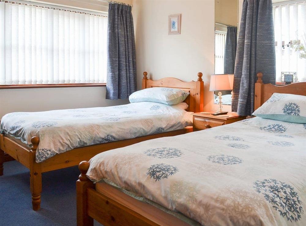 Twin bedroom (photo 3) at Hen Stabl in Caernarfon, Gwynedd