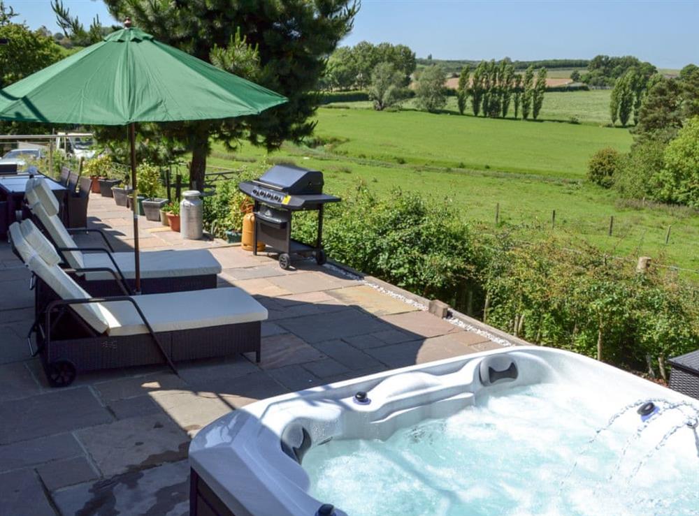 Hot tub with stunning views at Henry Oscar House in Winchelsea, near Rye, Sussex, East Sussex
