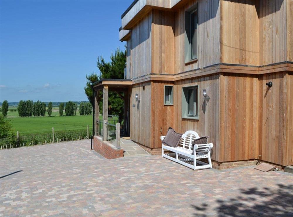Red cedar eco-built holiday home at Henry Oscar House in Winchelsea, near Rye, Sussex, East Sussex